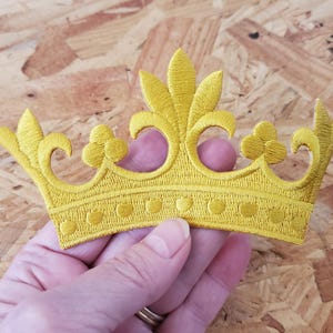 Crown W/5 Leaf Points - King - Vestments - Embroidered Gold Rayon Iron On Applique Patch - Crafts - 6"W-  DK2883