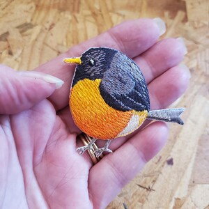 Bird - Red Robin - Bird Watching - Chubby - Embroidered Iron On Patch