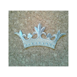 SILVER Embroidered Crown W/5 Leaf Points - Embroidered Silver Metallic Iron On Applique Patch - 4&quot;W