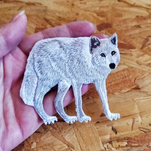 Arctic Wolf - White - Snow Wolf - Fully embroidered Iron On Patch - Crafts