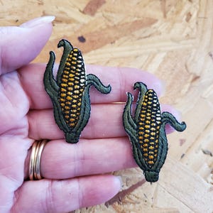Corn - Vegetable - Farm - Farming - Corn On the Cob - Harvest - Field - Cook - Embroidered Iron On Applique Patch - 2PCS