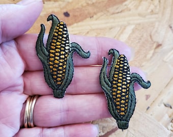 Corn - Vegetable - Farm - Farming - Corn On the Cob - Harvest - Field - Cook - Embroidered Iron On Applique Patch - 2PCS