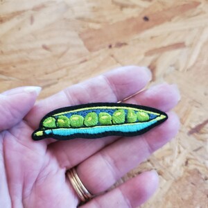 Peapod - Peas - Vegetables - Cooking - Chef - Kitchen Crafts -  Embroidered Iron On Applique Patch