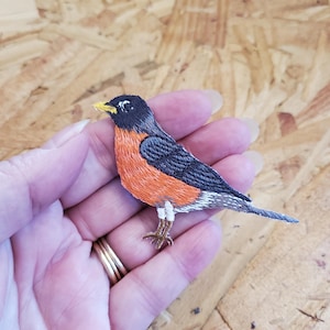 American Robin - Bird - Bird Watching - Embroidered Iron On Applique - Left