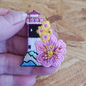 Lighthouse - Tropical Flower - Beacon - Nautical - Embroidered Iron On Patch - Crafts