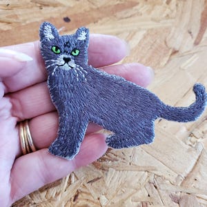 Chat - chaton - gris - animal de compagnie - amoureux des chats - écusson brodé en fer sur appliqué