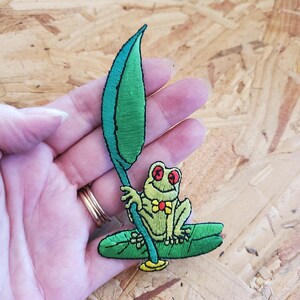 Frog - Lilypad - Amphibian - Nature - Pond - Cute - Embroidered Iron On Applique Patch - Crafts