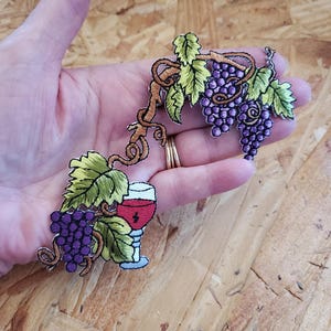 Grapevine - Fruit - Wine - Vineyard - Grapes - Communion - Embroidered Iron On Applique Patch - Crafts