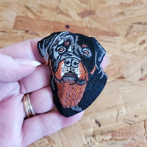 Dog - Rottweiler - Rottie - Pet - Front View - Embroidered Iron On Patch - Crafts