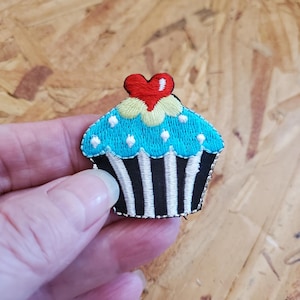 Cupcake - Dessert - Heart - Love  - Birthday - Sweets and Treats - Embroidered - Iron On Patch - Crafts