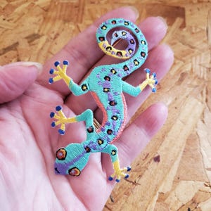 Gecko - Lizard - Southwest - Embroidered Iron On Applque Patch - Crafts - R-LG