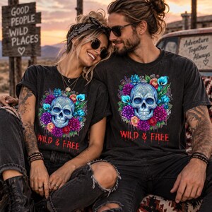 Gothic-T-Shirt mit Blumen-Totenkopf-Motiv, Soft-Grunge-Alternative, Comfort Colors 1717