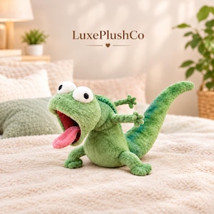 Green Lizard Plush Toy, Realistic Reptile Stuffed Animal for Desk Decor