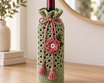 Molde de crochê em PDF para bolsa de garrafa de vinho, capa floral com cordão e borlas, 3 tamanhos.