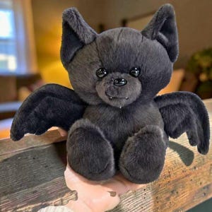 Söt svart fladdermusplyschleksak, bedårande vampyrfladdermusgosedjur, läskig kawaii goth-dekoration, Halloween-plyschgåva för fladdermusälskare
