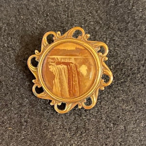 Vintage Niagara Falls gold photo pin