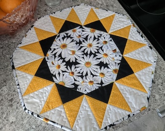 Sunburst table topper pattern. Instant Download.  Easy Table Topper
