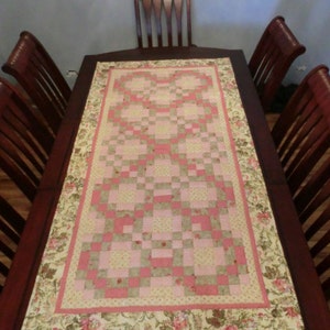 Hard copy Linked Hearts Quilt Pattern 34" x 70".  Bed Runner or Beautiful Runner for a large Table