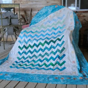 Pdf pattern &quot;Strip Easy Chevron&quot; Queen Size Quilt using 2 1/2&quot; strips