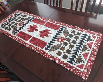 Canada Proud PDF table runner pattern, The Fabric Addict