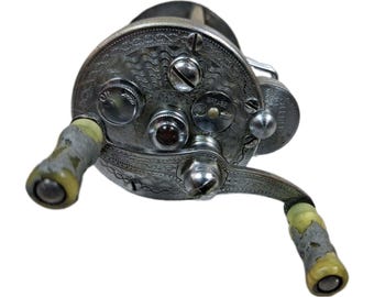 Carrete de pesca de baitcasting Pflueger Summit No 1993L vintage con grabado de pergamino, fabricado en EE. UU.