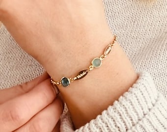 Bracelet avec breloques prénom et pierres de naissance personnalisé pour enfant, bracelet à breloques gravé délicat pour maman, bracelet prénom personnalisé, cadeau fête des mères [Raina]