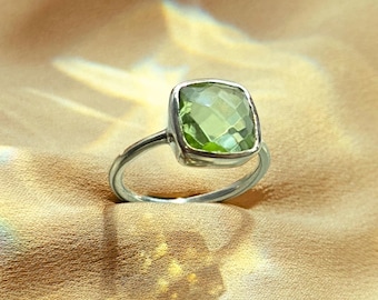 Ring groene amethist - edelsteenring - stapelring - sterlingzilveren ring - kussengeslepen ring, ring februari geboortesteen, kerstcadeau