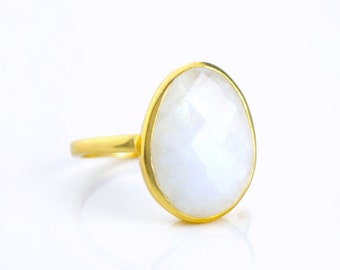 Teardrop Rainbow Moonstone ring, June Birthstone, Bague ovale, bague de lunette, bague de déclaration, bague en or, bague en pierre précieuse, bague empilable blanche