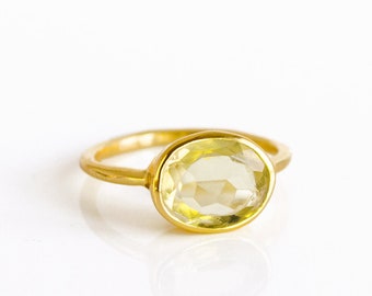 Lemon Quartz ring, oval ring, gemstone ring, Mothers Day gift for girlfriend birth rings bezel ring, light yellow ring green amethyst ring