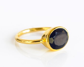 Bague en onyx noir, bague en pierre précieuse, bagues tendance, bague empilable, bague en or, bague ovale, bague de lunette, bague en pierre de naissance, cadeau en pierre de naissance pour femmes