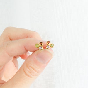 Three Birthstone Stud Earrings・Minimalist Birthstone Cluster Earrings・Custom Birthstone Earrings for Mom・Personalized Christmas gift [MNB]