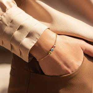 Spersonalizowana bransoletka z kamieniem szlachetnym • Delikatny, spersonalizowany prezent dla mamy, babci, najlepszej przyjaciółki – minimalistyczna biżuteria rodzinna w kolorze złotym, srebrnym lub różowego złota