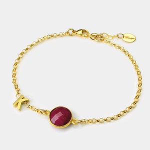 Pulsera de rubí personalizada con dije de letra, pulsera con piedra natal de julio personalizada, regalo de Navidad, inicial de novia, pulsera de dama de honor para nueva mamá