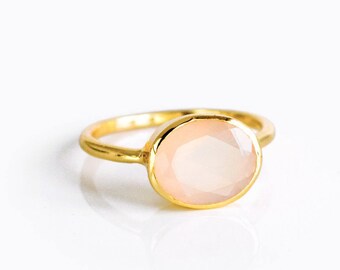 Oval Pink Chalcedony Ring, Trendy Light Pastel Pink Gemstone Ring, Stackable Oval Rings, Pink October Birthstone Ring, Birthday Gift for Her