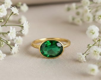 Anillo de cuarzo esmeralda con bisel ovalado, anillo de piedra preciosa verde para mujer, anillo minimalista de oro vermeil, regalo de joyería con piedra natal de mayo para San Valentín.