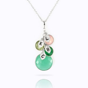 Collar de piedra natal personalizado con dijes iniciales estampados • Collar con dije de pájaro, corazón y hoja de oro y plata • Regalo de Navidad para abuela y mamá