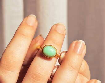 Oval Mint Green Chrysoprase Ring・Solitaire Gemstone Ring・Dainty Gold Stacking Ring・Spiritual Healing Gemstone Ring・Mothers Day Gift for Her