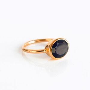 Onyx gemstone ring, Black Onyx jewelry, Capricorn birthstone, December alternative gemstone, Grounding stone ring, Protection stone jewelry, Gold or silver Onyx ring, Oval Black Onyx, Trendy gemstone ring, Bezel set protection stone