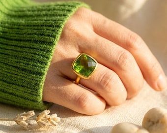 Peridot Cushion Ring, August Birthstone Ring, Green Gemstone Ring, Gold Bezel Ring, Cushion Cut Ring, Statement Ring, Gift for Mother's Gift