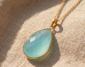 OFERTA Collar de calcedonia aguamarina, collar de piedra natal de marzo, collar de oro, collar de lágrima con engaste de bisel, joyería para damas de honor color verde azulado, OFERTA