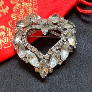 Rh Pin, Heart Jewlery, Heart Pin, Ladies Pin, Vintage fashion, Vintage Party Pin,Cocktail Pin,Costume Jewelry,Crystal Diamente Brooch
