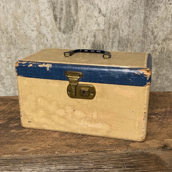 Vintage Overnight Case, Travel Case, Travel Suitcase, Train Bag, Carry On Bag, Vanity Suitcase, Retro Travel, Cosmetic Case,Antique Suitcase