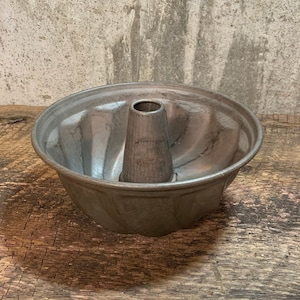 Small Bundt Mold, Aluminum Mold, Bake Pan, Jello Mold, Vintage Aluminum Pan, Kitchenalia, Country Kitchen, Country Decor