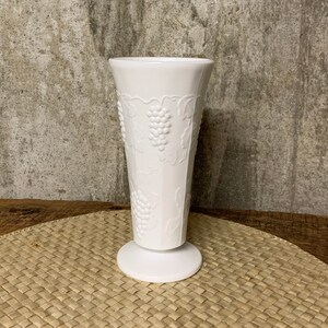 Milk Glass Vase, Flower Vase, Vintage Milk Glass, Mid Century Vase, Wedding Vase, Centerpiece, Milk Glass Flower Vase, Wedding Decor