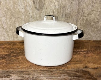 Large Enamel Stock Pot, White Soup Pot, Country kitchen, Farmhouse Kitchen