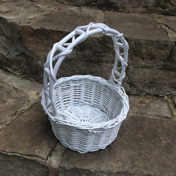 Wicker Basket, White Wicker, Flower Girl Basket, Country Decor, Easter Basket, Wedding Decor, Cottage Decor, Vintage Wicker, Flower Basket