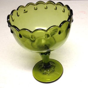 Green Glass, Pedestal Vase, Avocado Retro Dish, Wedding Decor, Centerpiece Vase, Green Vase, Retro Vase, Candy Dish, Green Glass Dish