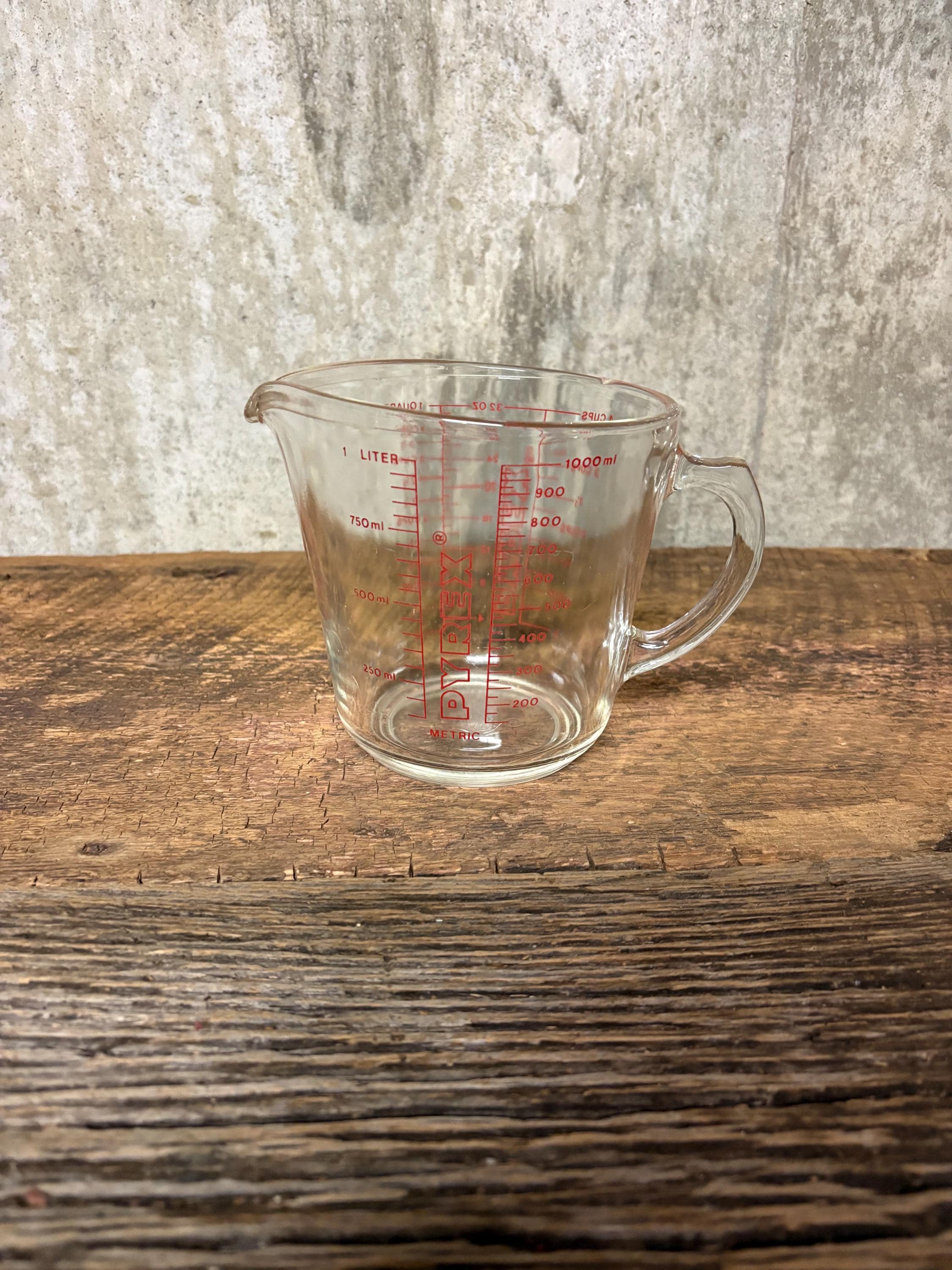 旧ロゴ パイレックス 計量カップ 2L 最大サイズ ビンテージ　ガラス製　蓋付き 旧ロゴ パイレックス 計量カップ 2L 最大サイズ ビンテージ ガラス製