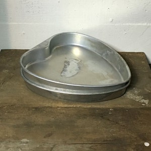 Heart Shaped Pans, Valentines Day Cake, Jello Mold, Tart Tin, 1960s Aluminum, Vintage Bakeware, Heart Pans, Country Kitchen, Aluminum Hearts
