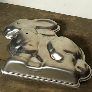 Rabbit Cake Pan, Tin Cake Mold, Vintage Easter Pan, Bunny Cake, Retro Cake Pan, Baking Pan, Easter Decoration, Rabbit Pan, Aluminum Cake Pan